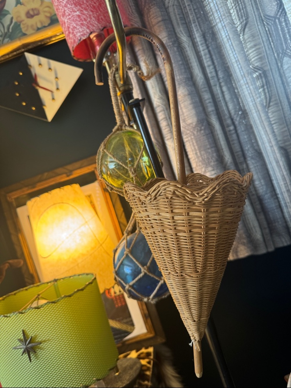 Vintage 50s wicker parasol basket /handbag - Picture 7 of 8